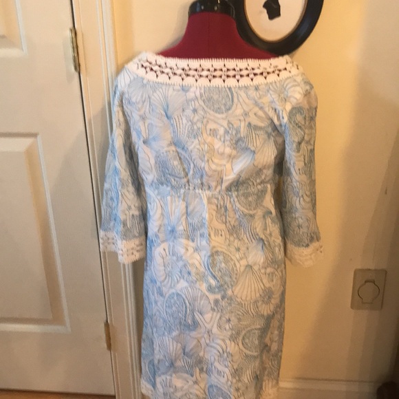 Lilly Pulitzer 3/4 sleeve size 2 dress/tunic in an embroidered cotton blue/white - Picture 2 of 7